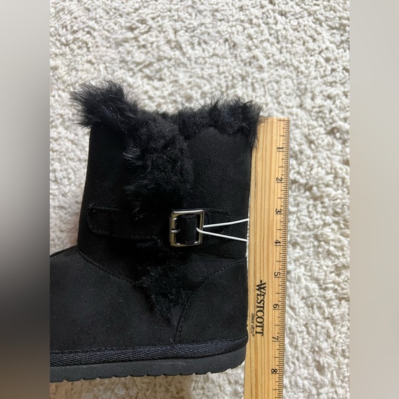 Kids Size 2 Black Fur-Lined Boots with Buckle NWT - Picture 10 of 10